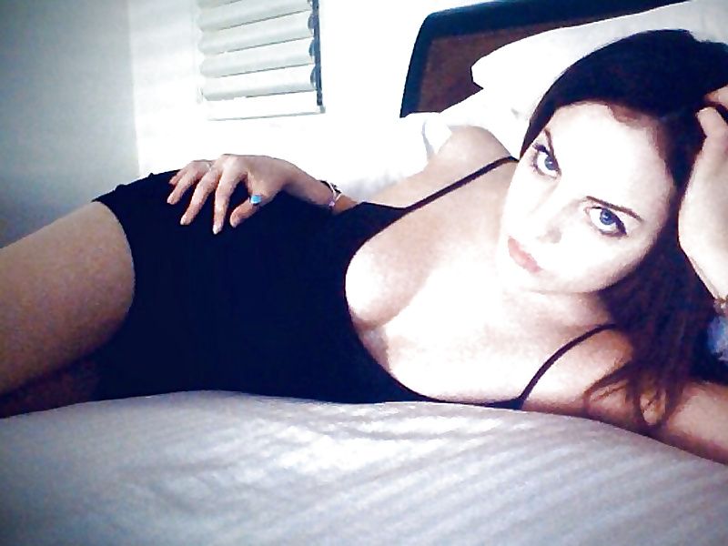Elizabeth Gillies Nude and Sexy Photo Collection. 