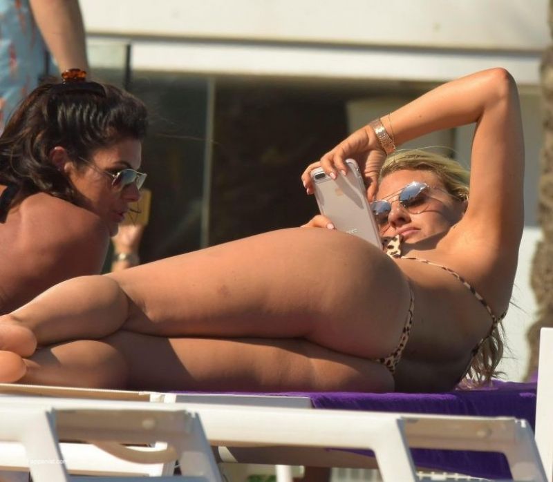 Danielle Armstrong Naked
