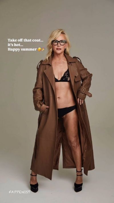 Rachael Harris Tits
