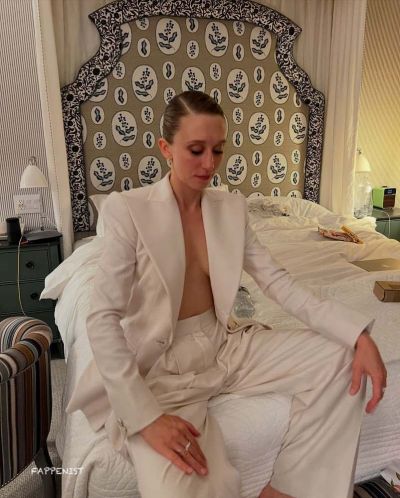 Taissa Farmiga Tits