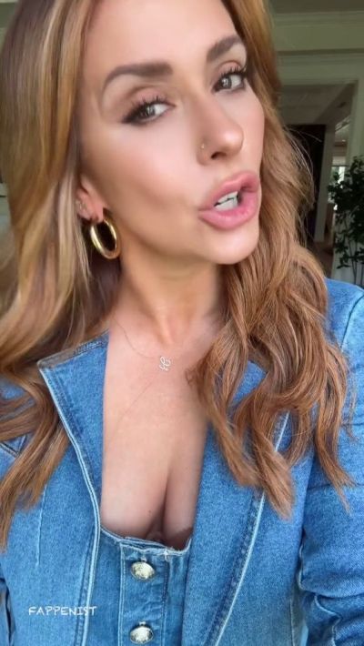 Jennifer Love Hewitt Tits