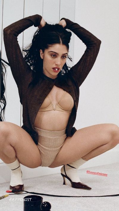 Lourdes Leon Sexy Tits and Ass