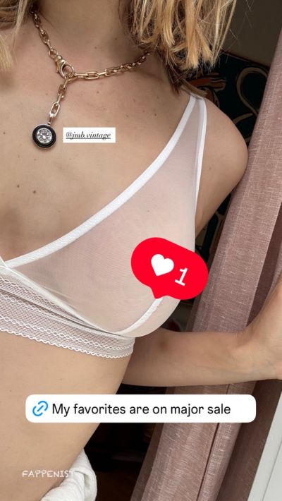 Jenny Mollen Nude Tits
