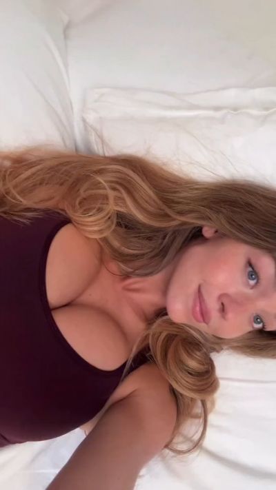 Sydney Sweeney Tits Selfies