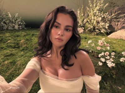 Selena Gomez Tits