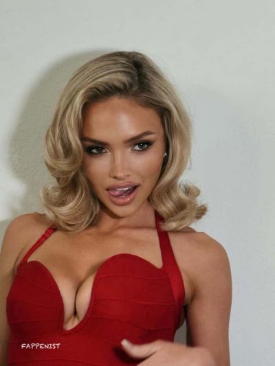 Natalie Alyn Lind Tits