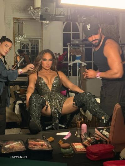 Jennifer Lopez Tits and Legs Spread