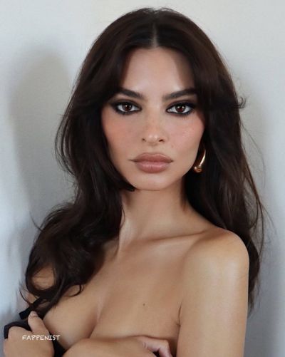 Emily Ratajkowski Holding Her Tits