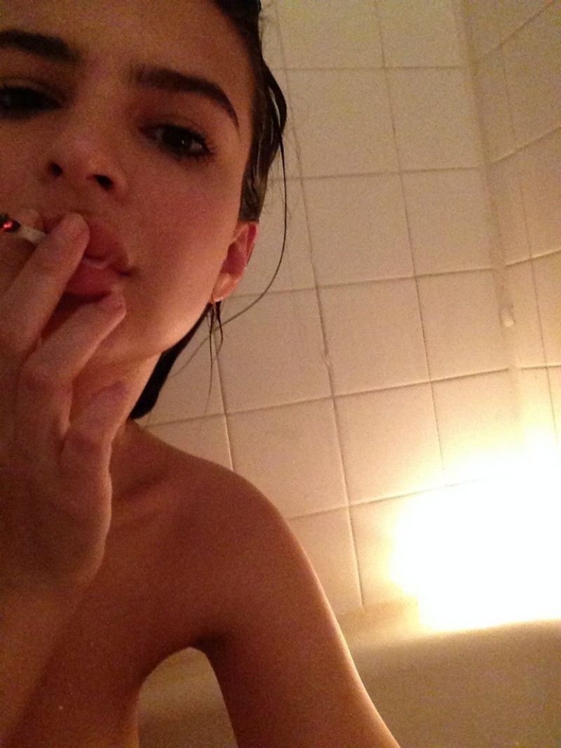 Emily ratajkowski nude leaks