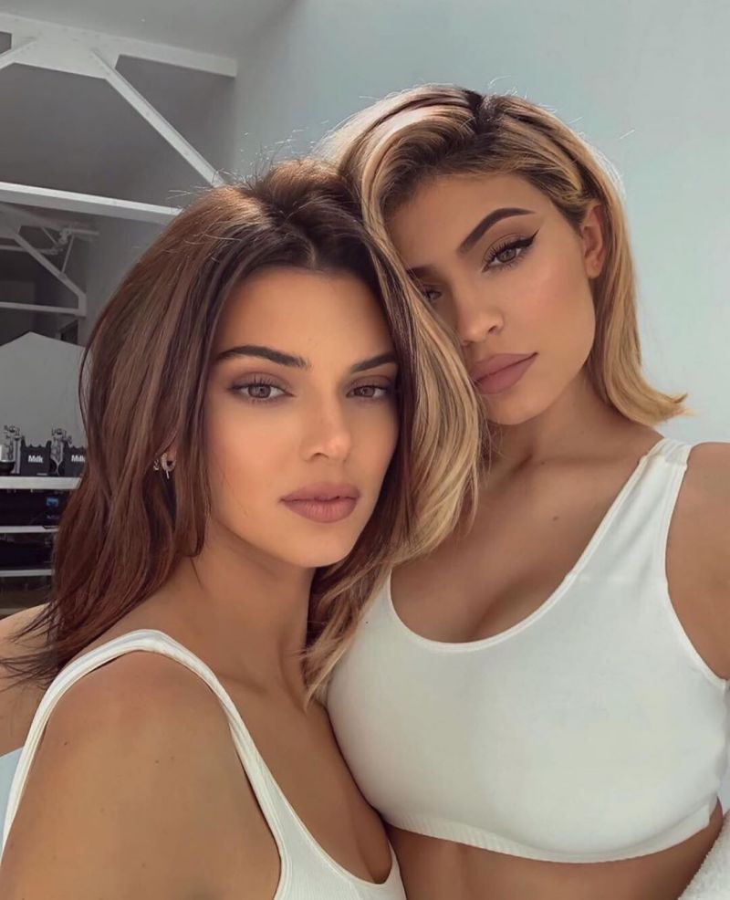 Kendall Jenner And Kylie Jenner Sexy Fappenist