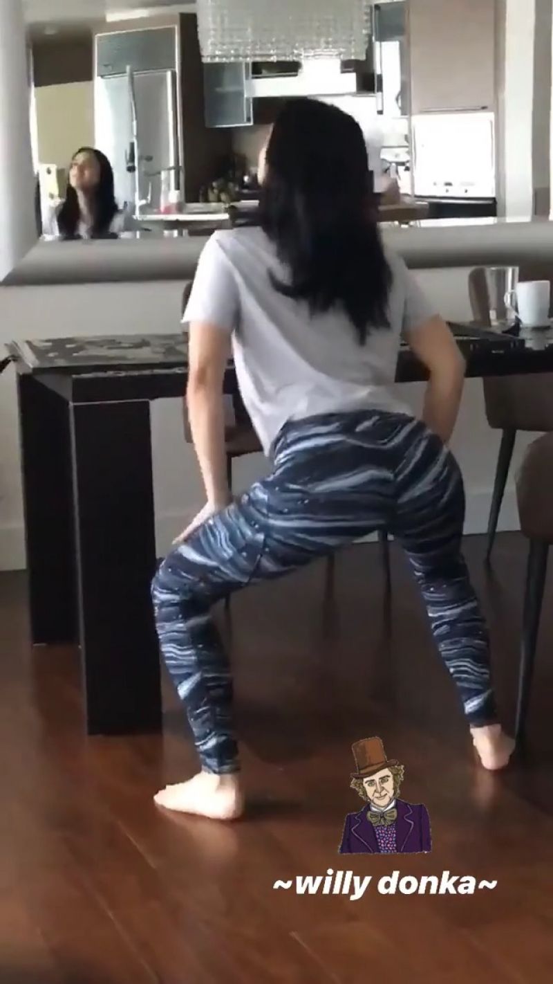 Camila mendes twerk