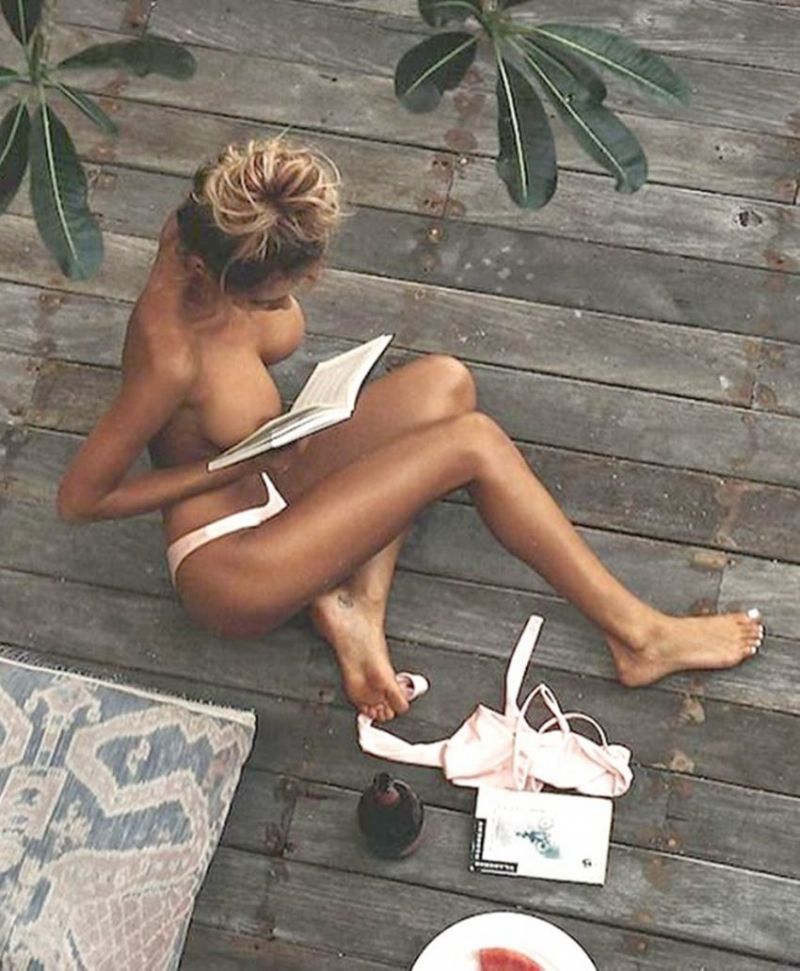 Sahara Ray Posts Naked Photo Sitting Under The Moonlight