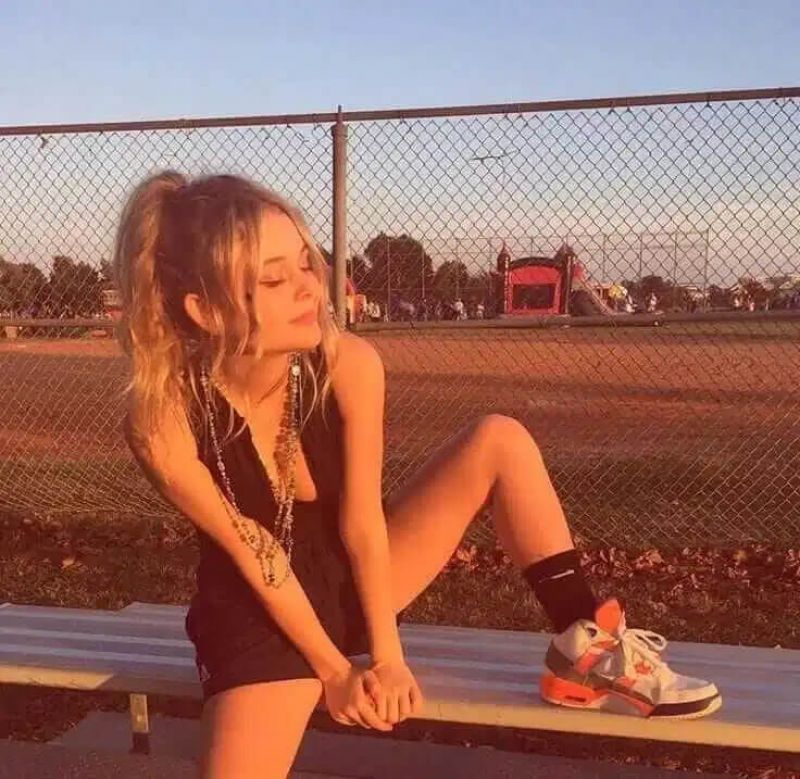 Emily Alyn Lind Sexy