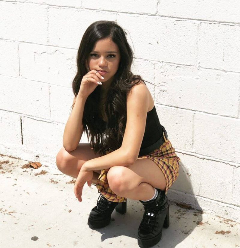 Jenna Ortega Sexy Tits and Ass Photo Collection. 