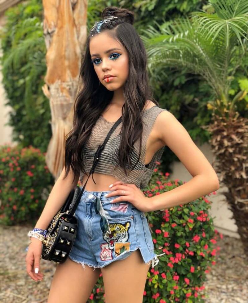 Jenna Ortega Sexy Tits and Ass Photo Collection. 