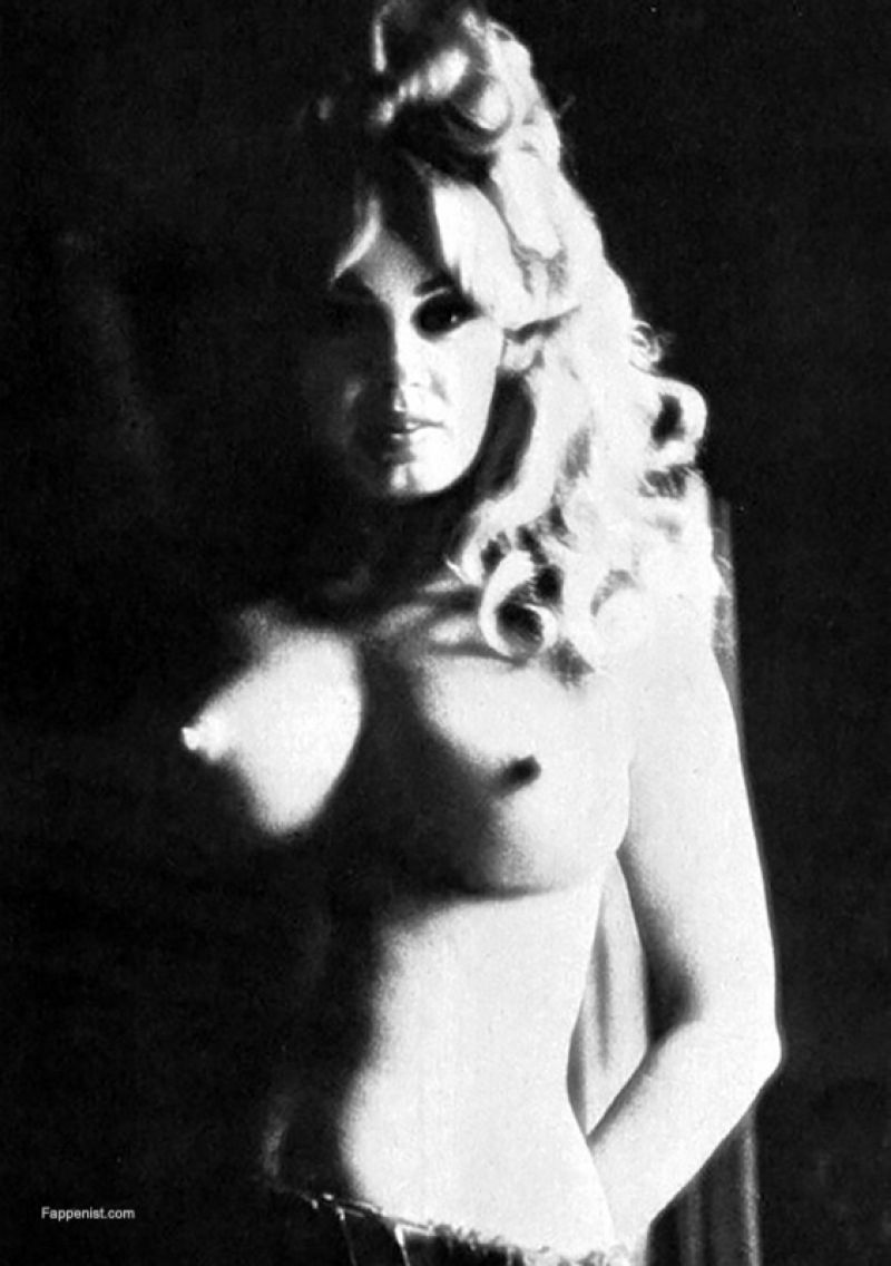 Mamie Van Doren Nude Photo Collection. 