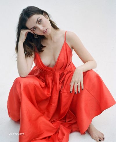 Ana de Armas Tits Outtakes
