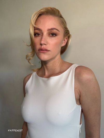 Maika Monroe Big Tits Nipples