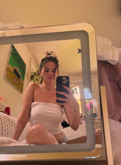 Selena Gomez Nipples