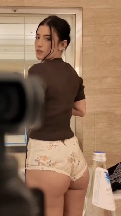 Charli D'Amelio Ass Clenching Viral Video