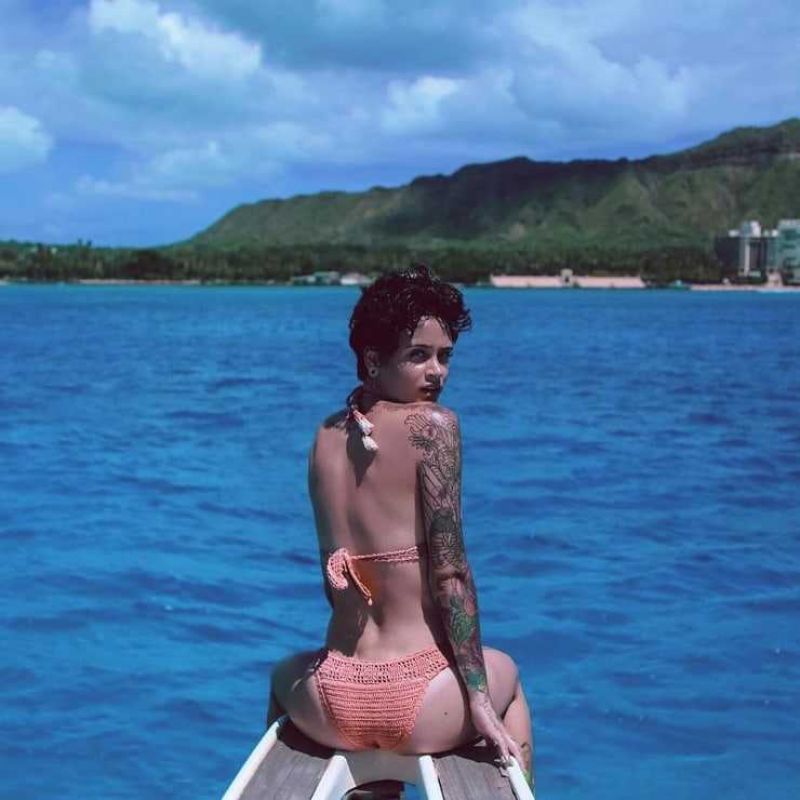 Kehlani Nude and Sexy Photo Collection. 