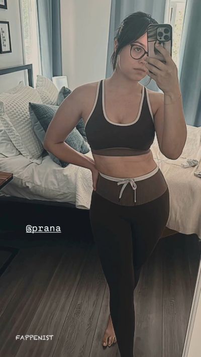 Hayley Orrantia Tits