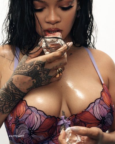 Rihanna Sexy Wet Tits and Ass