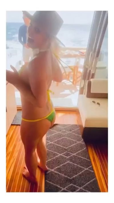 Britney Spears Sexy Tits and Ass Video