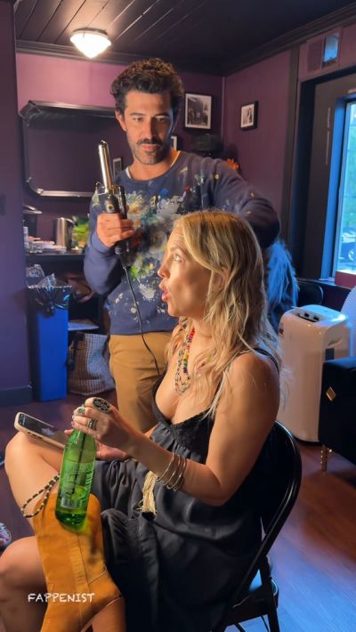 Kate Hudson Sexy Tits and Ass at The Roxy