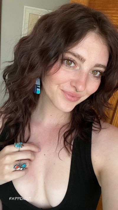 Willow Shields Tits