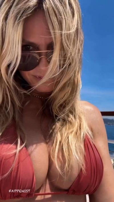 Heidi Klum Big Tits Selfies