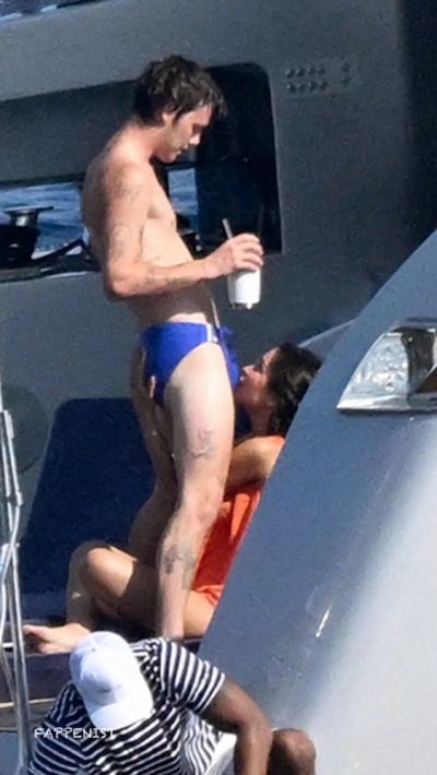 Jackie Apostel Going Down On Cruz Beckham