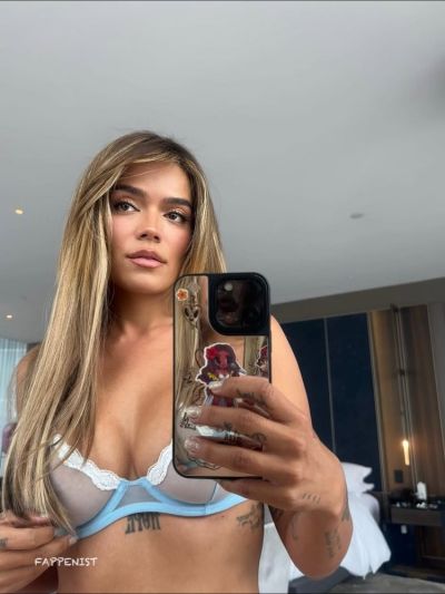 Karol G Tits