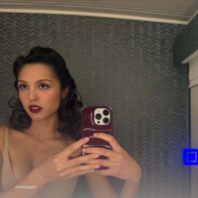 Olivia Rodrigo Dressing Room Selfie