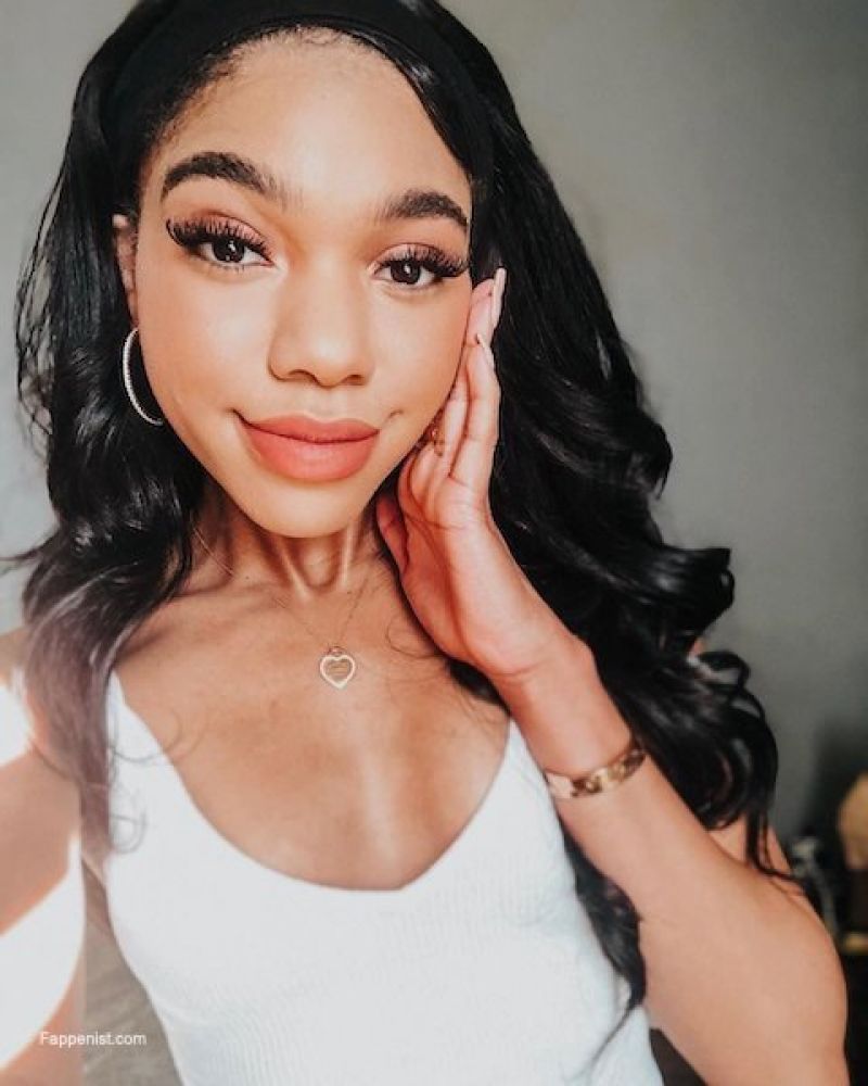 Teala Dunn Nude and Sexy Photo Collection. 