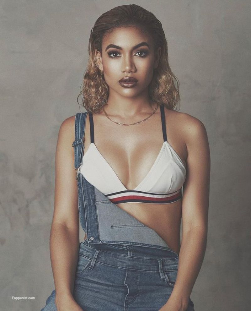Paige Hurd Sexy Tits and Ass Photo Collection. 