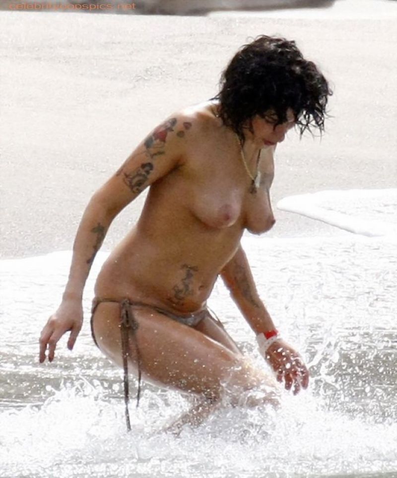 Amy Winehouse Nude Photo Collection. 