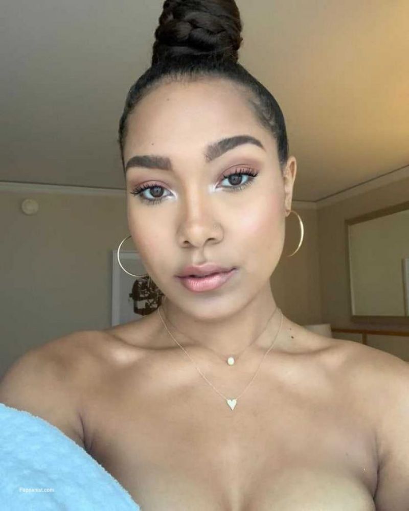 Parker Mckenna Posey Nuda