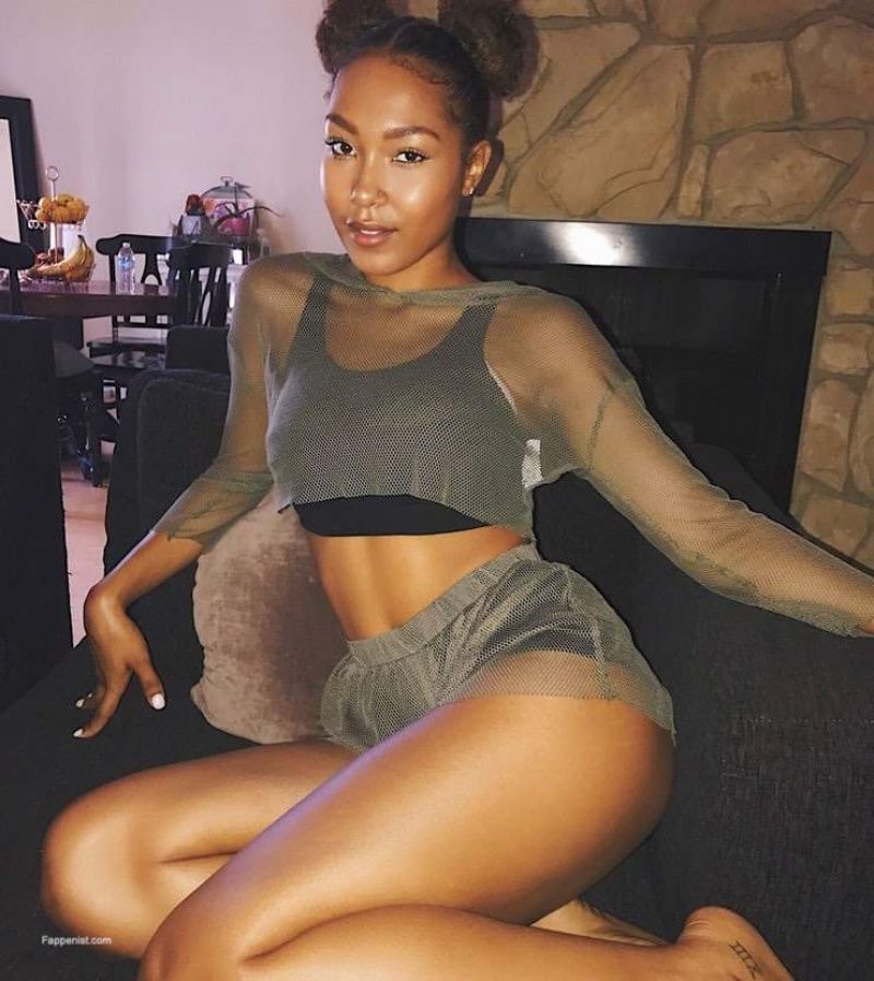 Parker McKenna Posey Sexy Tits and Ass Photo Collection. 