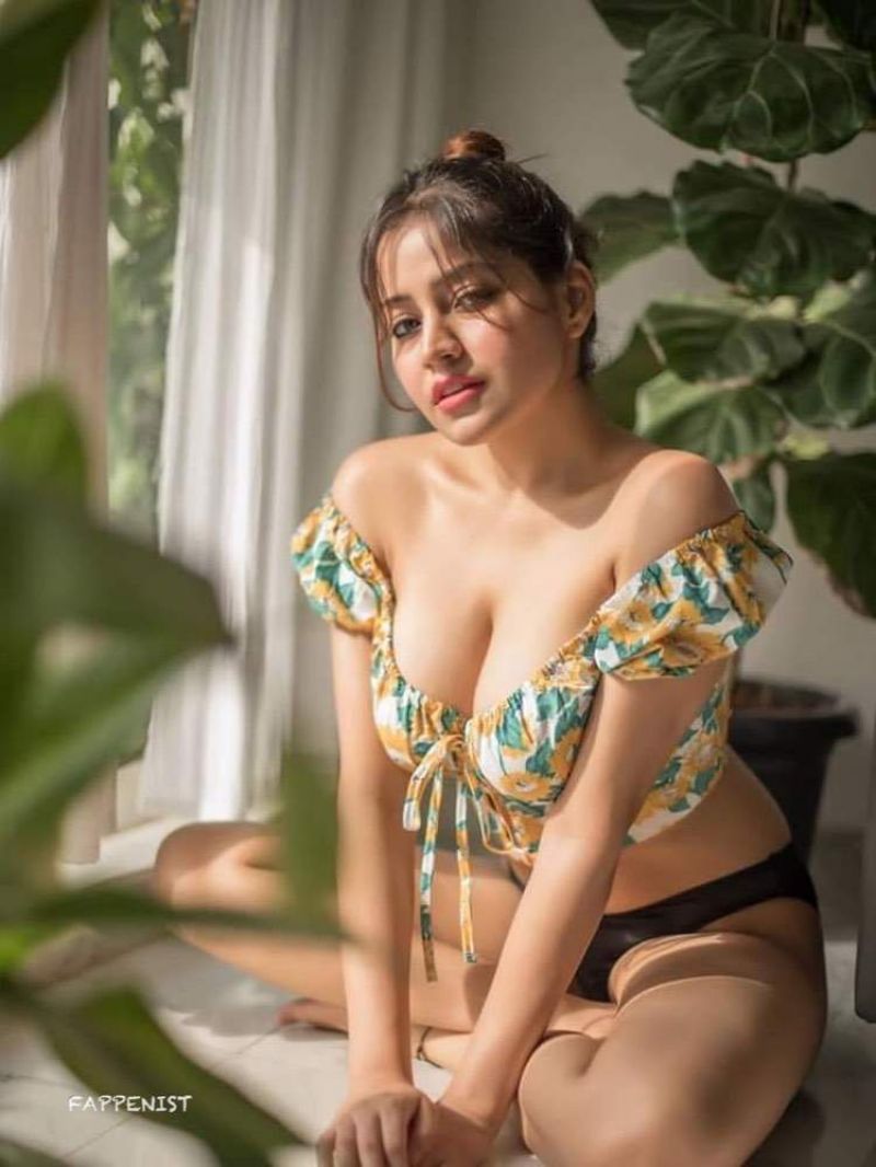 Simran kaur boobs