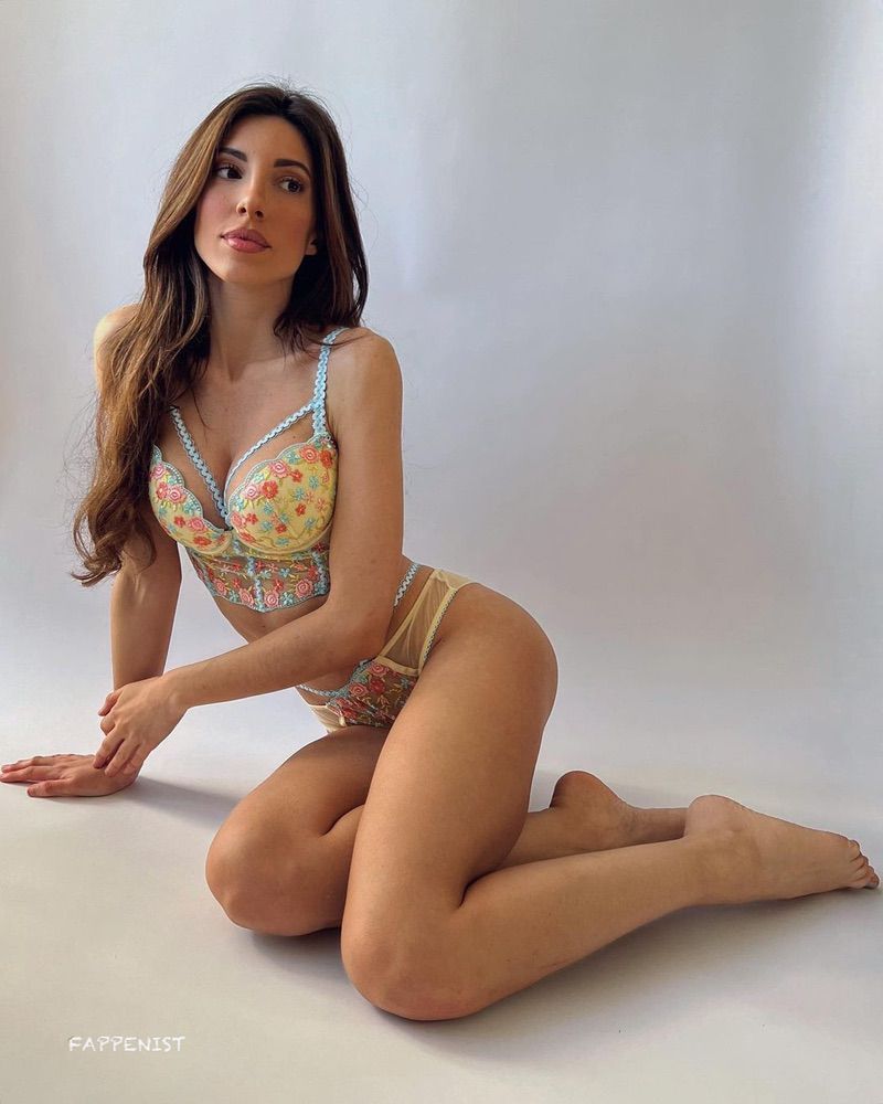 Silvia DAvenia Sexy Tits and Ass Photo Collection - Fappenist
