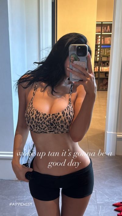 Kylie Jenner Big Tits Selfie