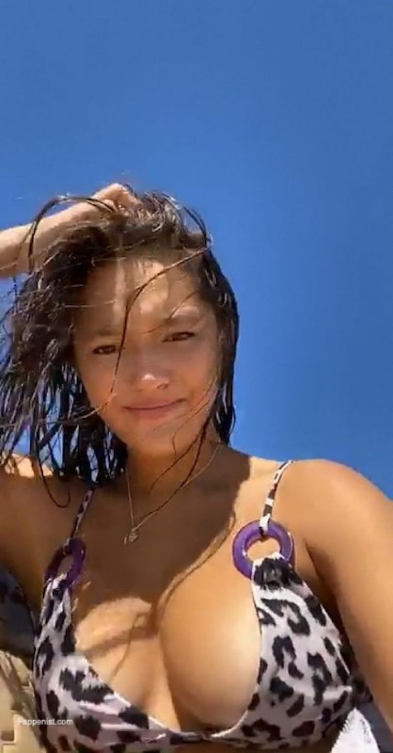 Lily Chee Nude and Sexy Photo Collection - Fappenist