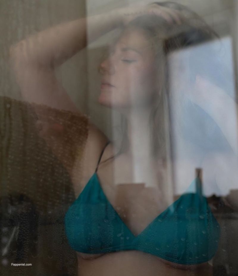 Kelly missesvlog boobs
