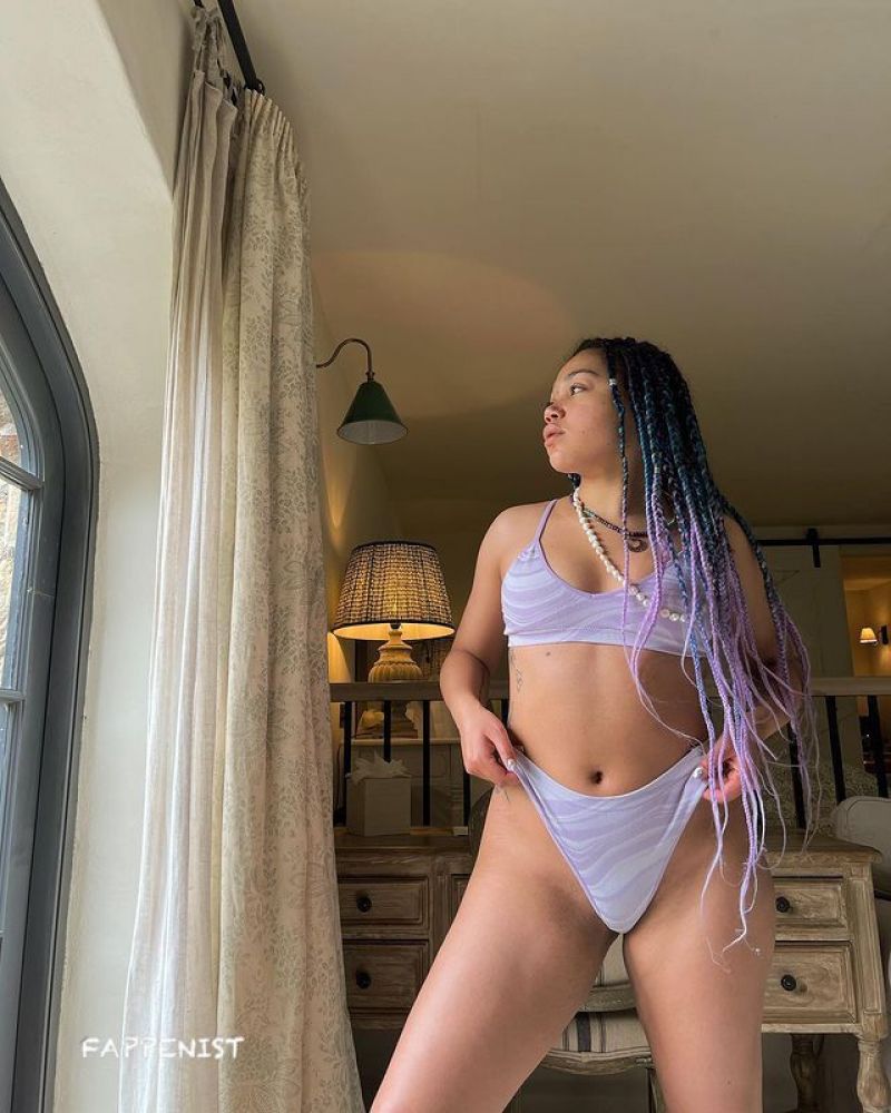 Ruby Barker Sexy Tits and Ass Photo Collection - Fappenist