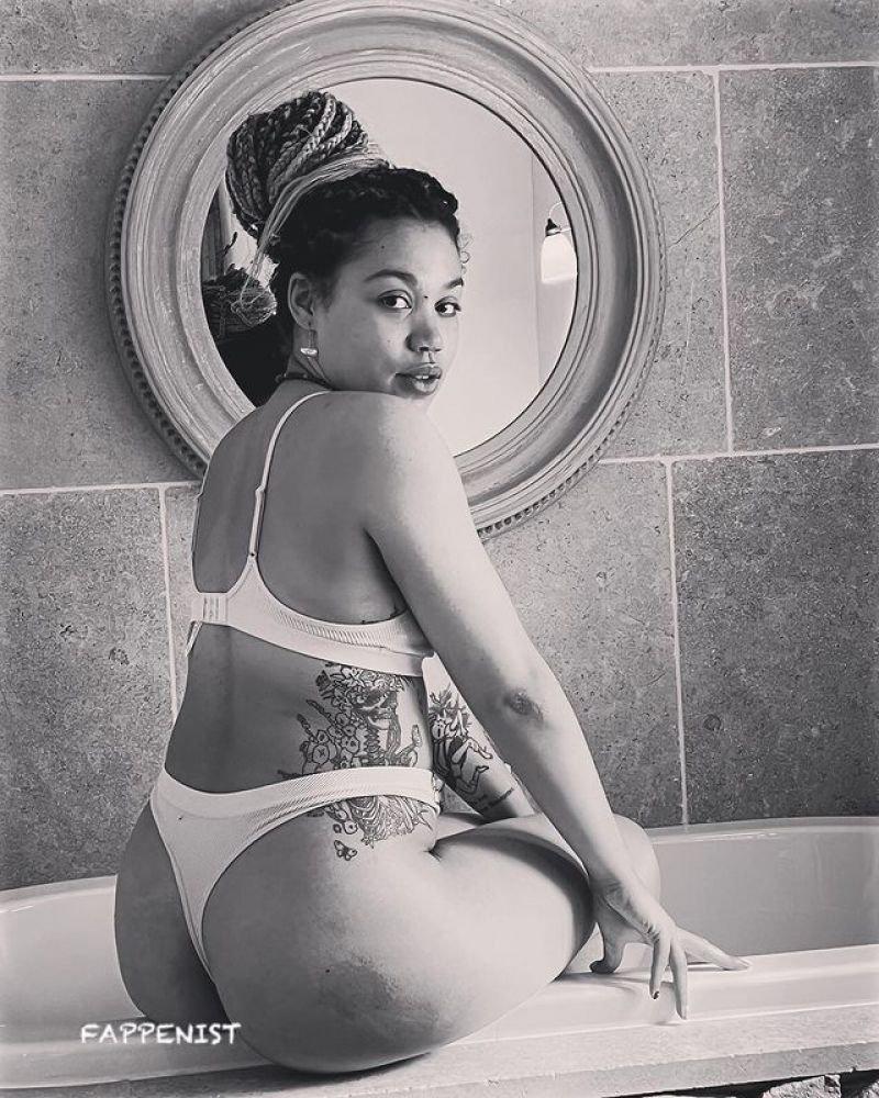 Ruby Barker Sexy Tits and Ass Photo Collection - Fappenist