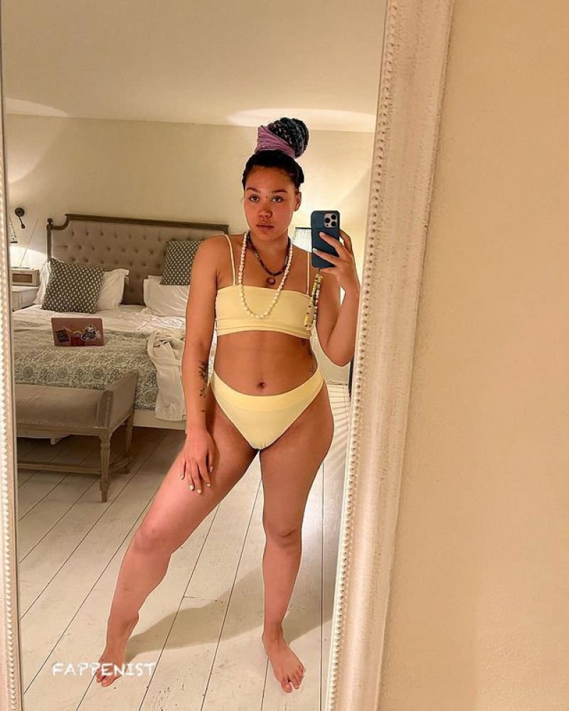 Ruby Barker Sexy Tits and Ass Photo Collection - Fappenist
