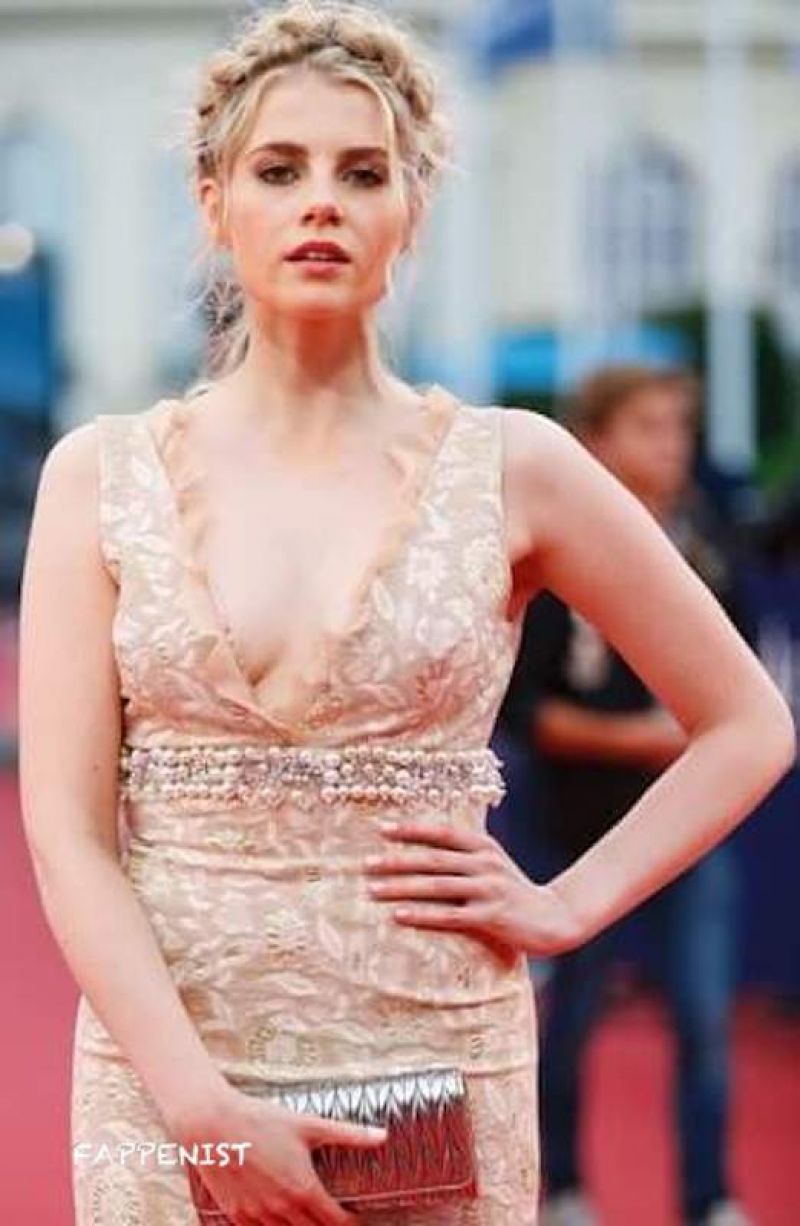Lucy boynton tits