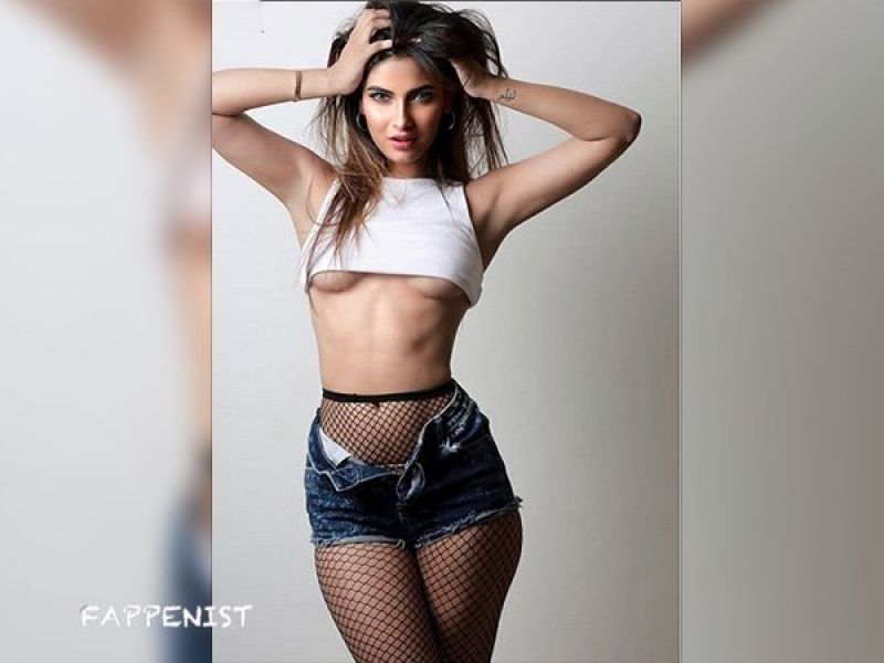 800px x 600px - Karishma Sharma Nude and Sexy Photo Collection - Fappenist