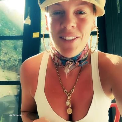 Pink Big Tits Cleavage